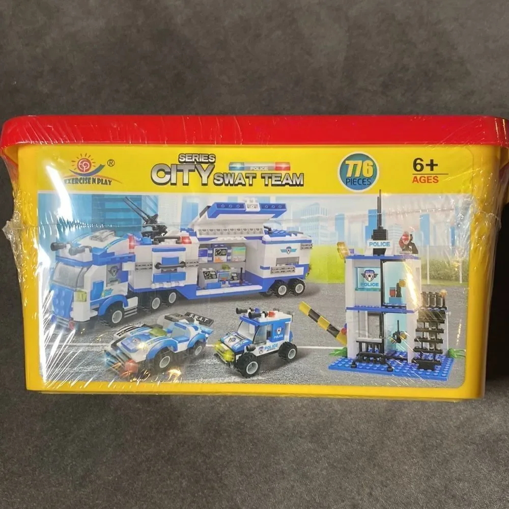 City SWAT Team Building Blocks By ExerciseNPlay 776 Pieces in Storage Tub NEW
